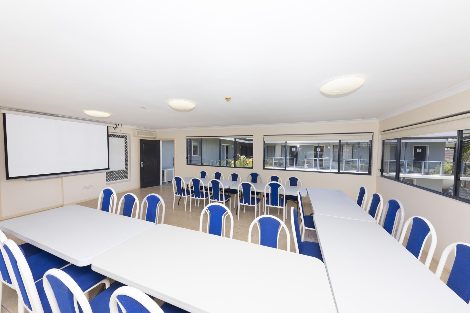 21. Hotel Forster conference room - seating and multimedia facilities